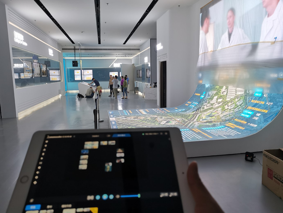 ��˸�����ǻ۳�ĳ��չ����