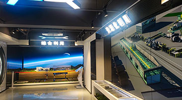 ��������ɫ��ɽ�ǻ�չ��