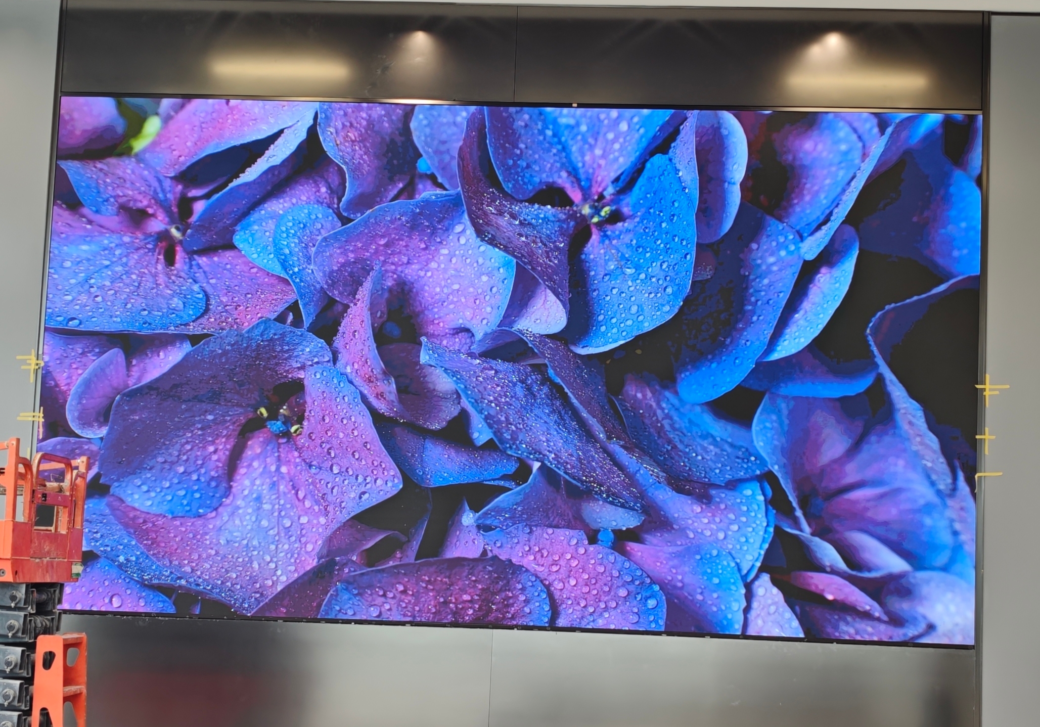 ����ĳ��˾һ¥LED����