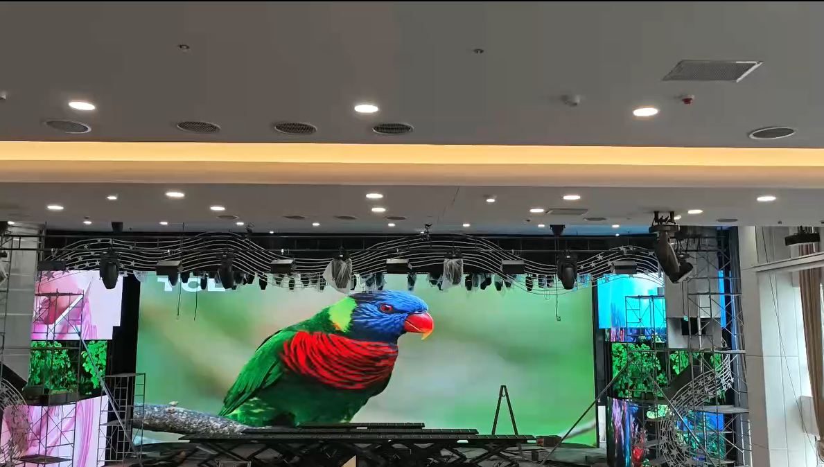 ��ͬ�غ�ɫ�����������մ���